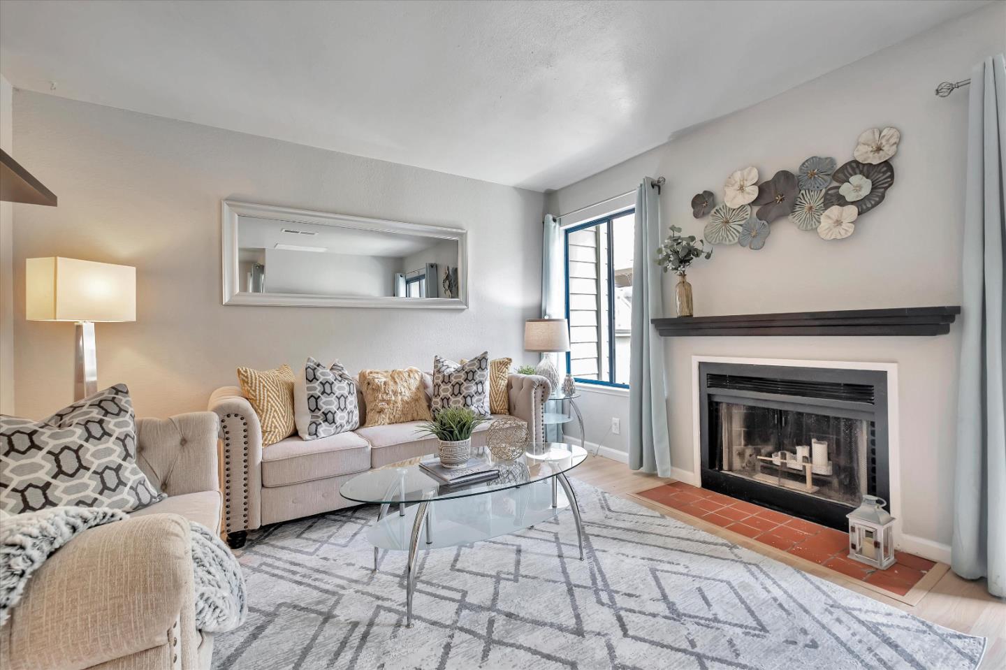 Front Image Thumbnail for ML81953160