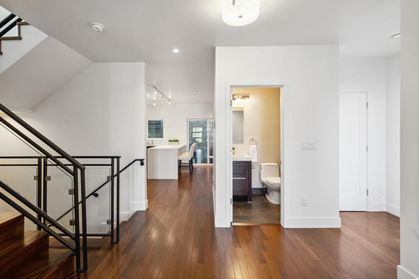 Detail Gallery Image 8 of 41 For 162 Brewster St, San Francisco,  CA 94110 - 3 Beds | 2/1 Baths