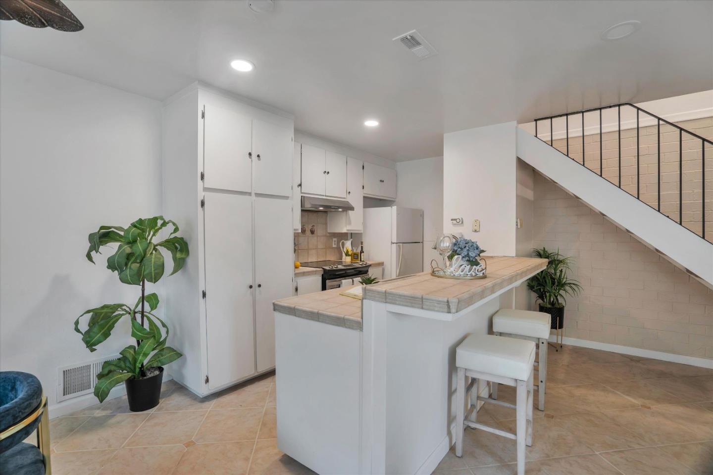 Detail Gallery Image 5 of 13 For 786 Warring Dr #3,  San Jose,  CA 95123 - 2 Beds | 1 Baths