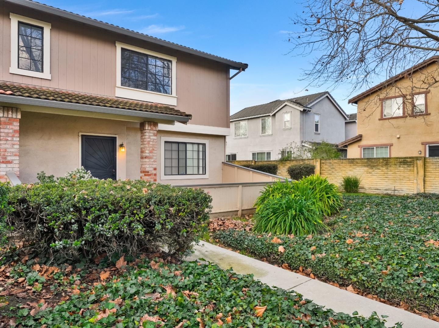 Detail Gallery Image 1 of 1 For 32800 Arbor Vine Drive #32,  Union City,  CA 94587 - 2 Beds | 2/1 Baths