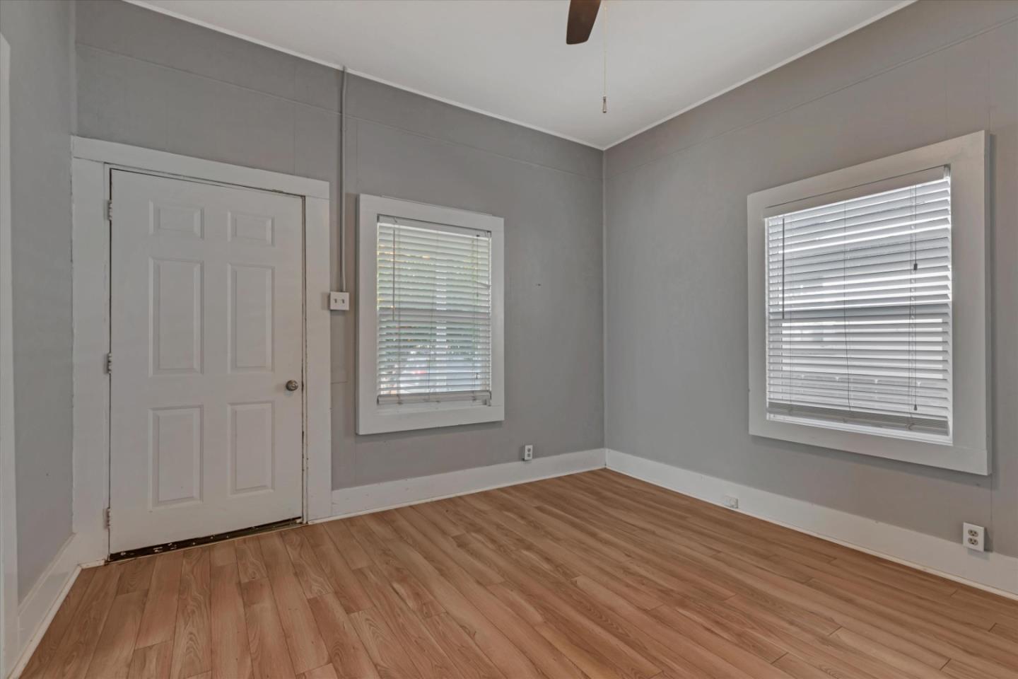 Detail Gallery Image 3 of 36 For 1139 Monterey St, Hollister,  CA 95023 - 3 Beds | 2 Baths