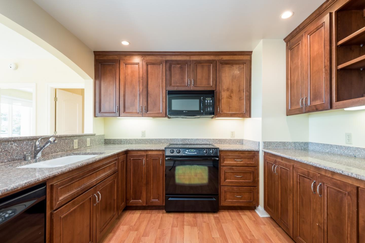 Detail Gallery Image 3 of 20 For 10 Crystal Springs Rd #2413,  San Mateo,  CA 94402 - 2 Beds | 2 Baths