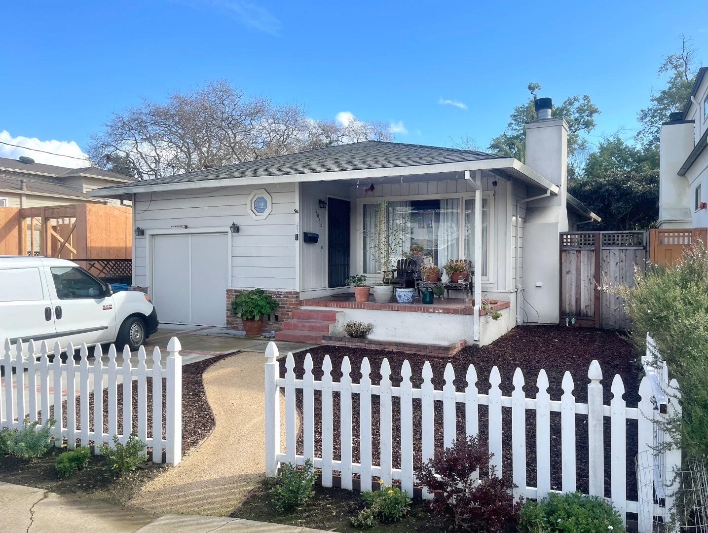 Detail Gallery Image 1 of 1 For 2085 Greenwood Ave, San Carlos,  CA 94070 - 2 Beds | 1 Baths