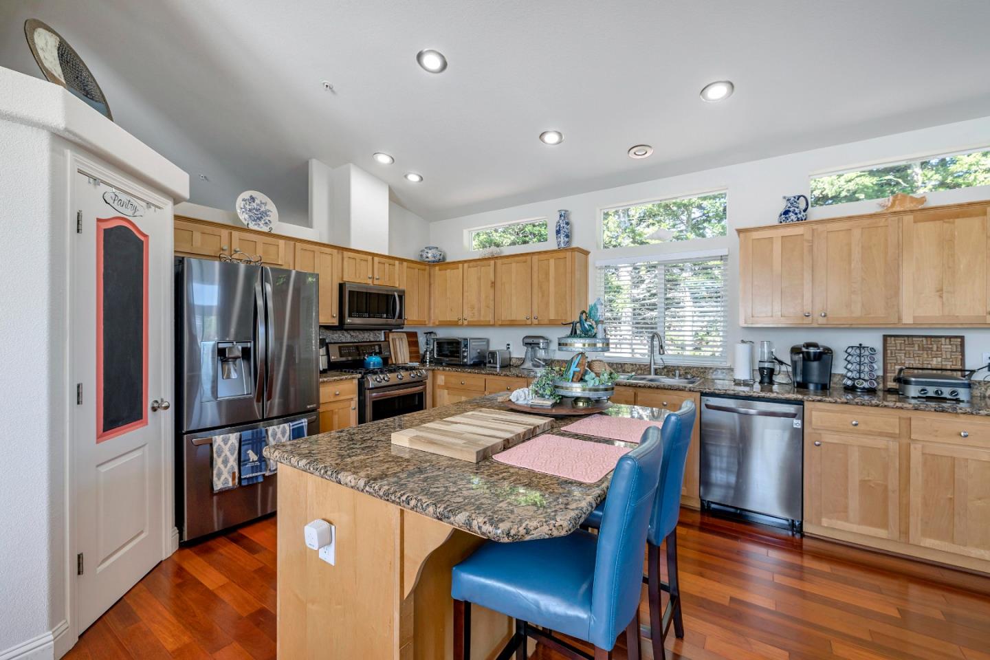 Detail Gallery Image 14 of 34 For 552 Filbert St, Half Moon Bay,  CA 94019 - 3 Beds | 2 Baths