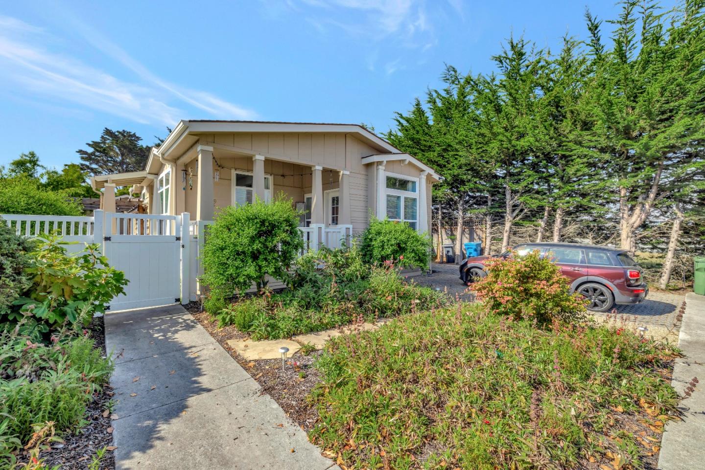 Detail Gallery Image 2 of 34 For 552 Filbert St, Half Moon Bay,  CA 94019 - 3 Beds | 2 Baths