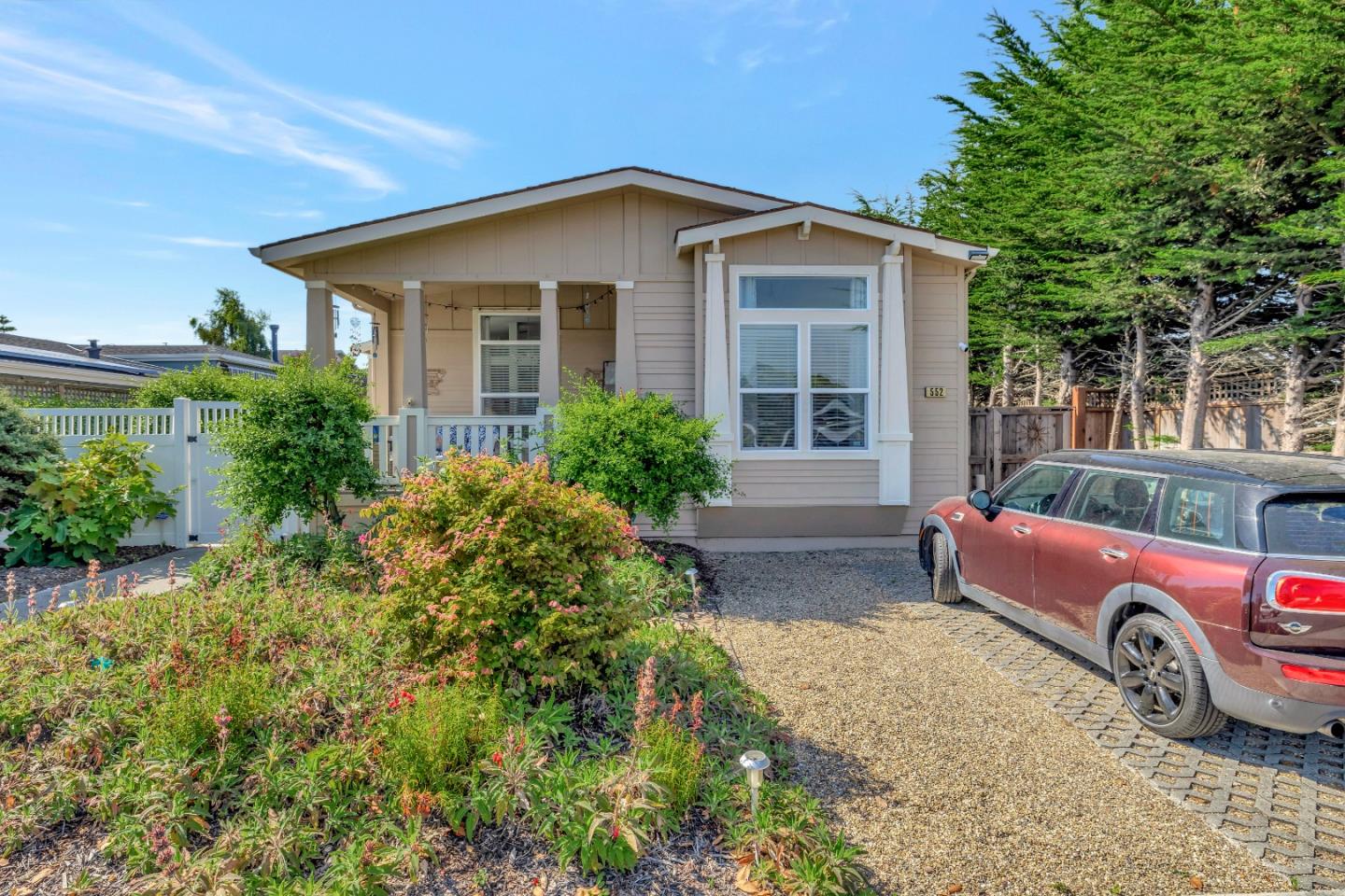 Detail Gallery Image 3 of 34 For 552 Filbert St, Half Moon Bay,  CA 94019 - 3 Beds | 2 Baths
