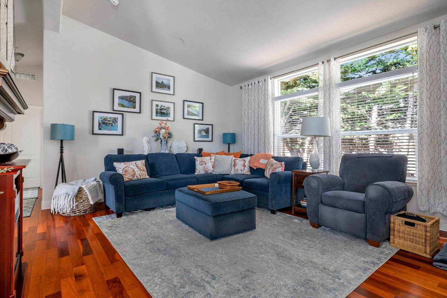 Detail Gallery Image 9 of 34 For 552 Filbert St, Half Moon Bay,  CA 94019 - 3 Beds | 2 Baths