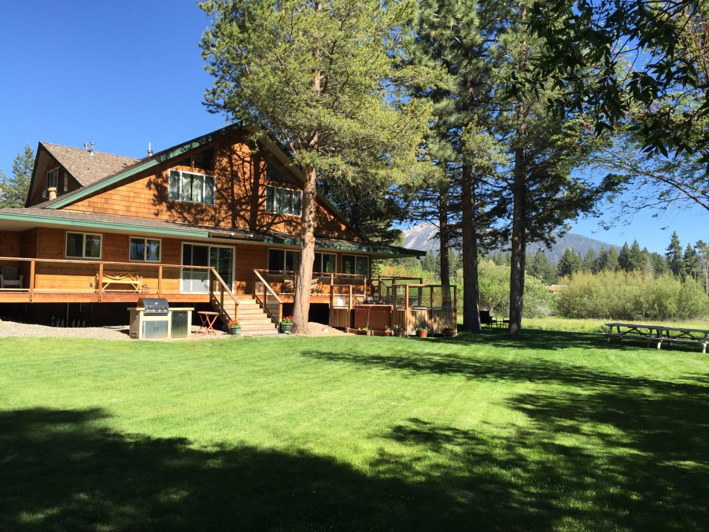 Photo of 2861 Oakland Ave in South Lake Tahoe, CA