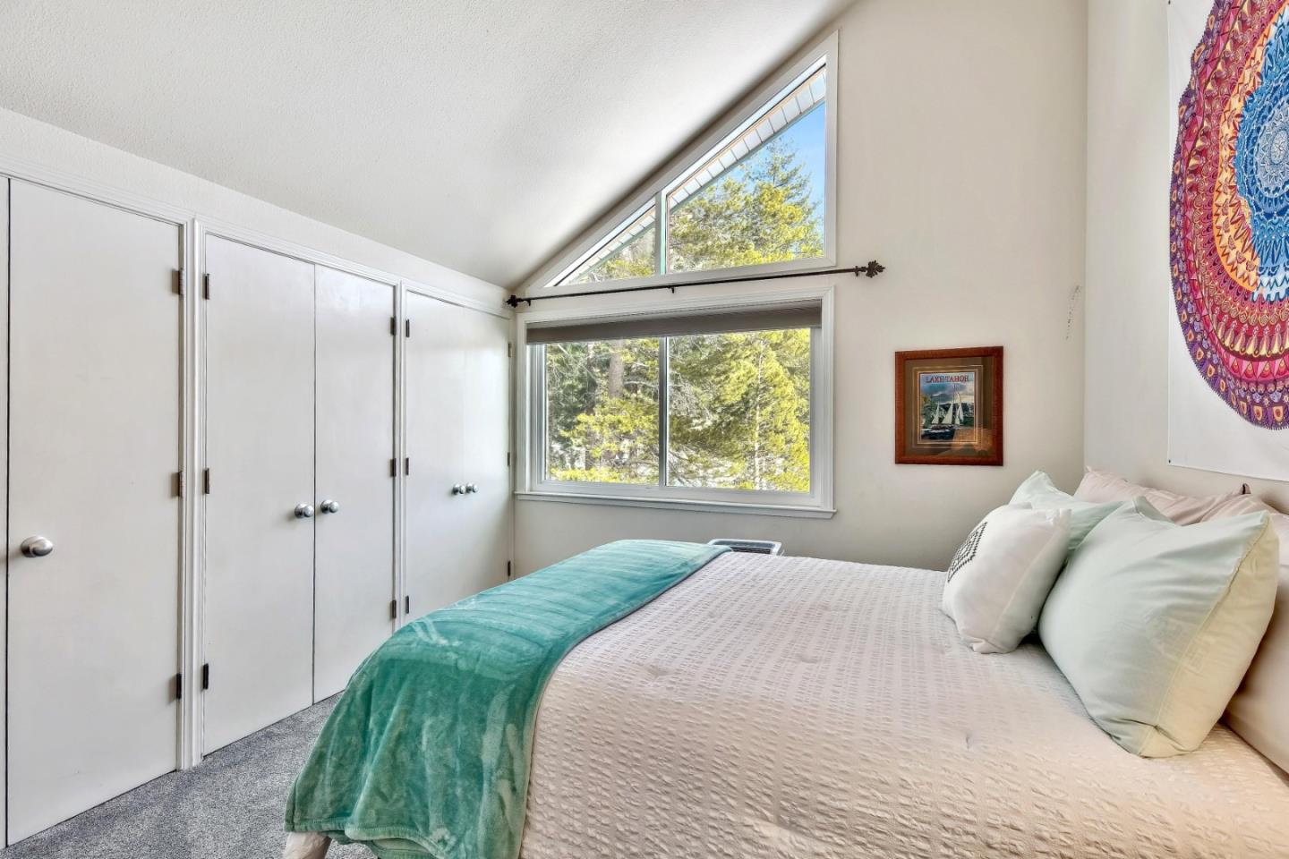 Detail Gallery Image 25 of 37 For 2861 Oakland Ave, South Lake Tahoe,  CA 96150 - 7 Beds | 4 Baths