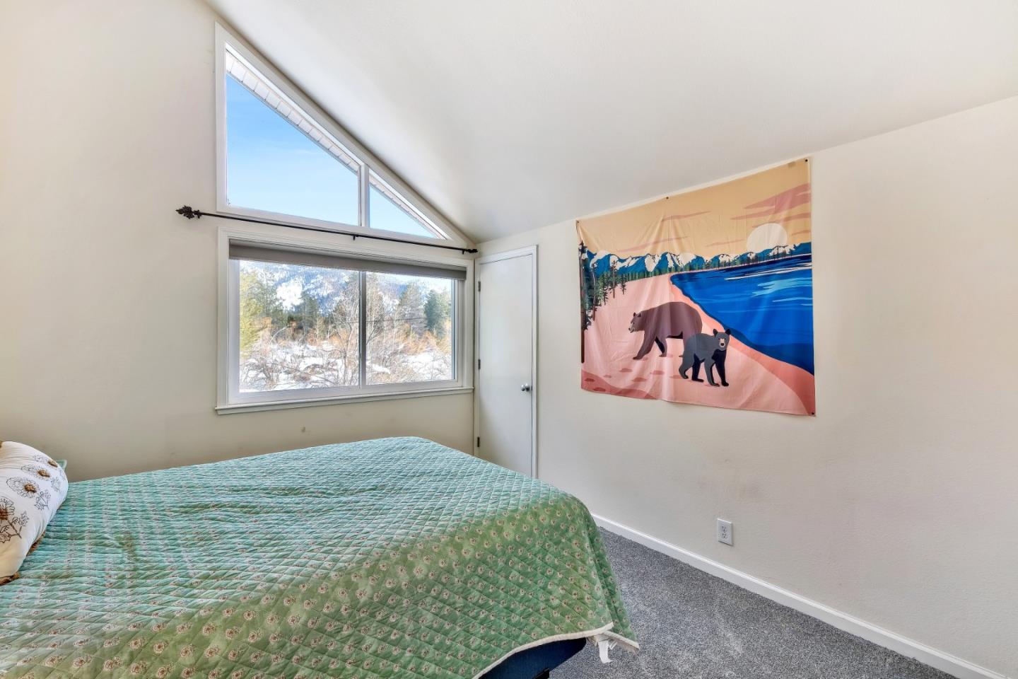 Detail Gallery Image 26 of 37 For 2861 Oakland Ave, South Lake Tahoe,  CA 96150 - 7 Beds | 4 Baths
