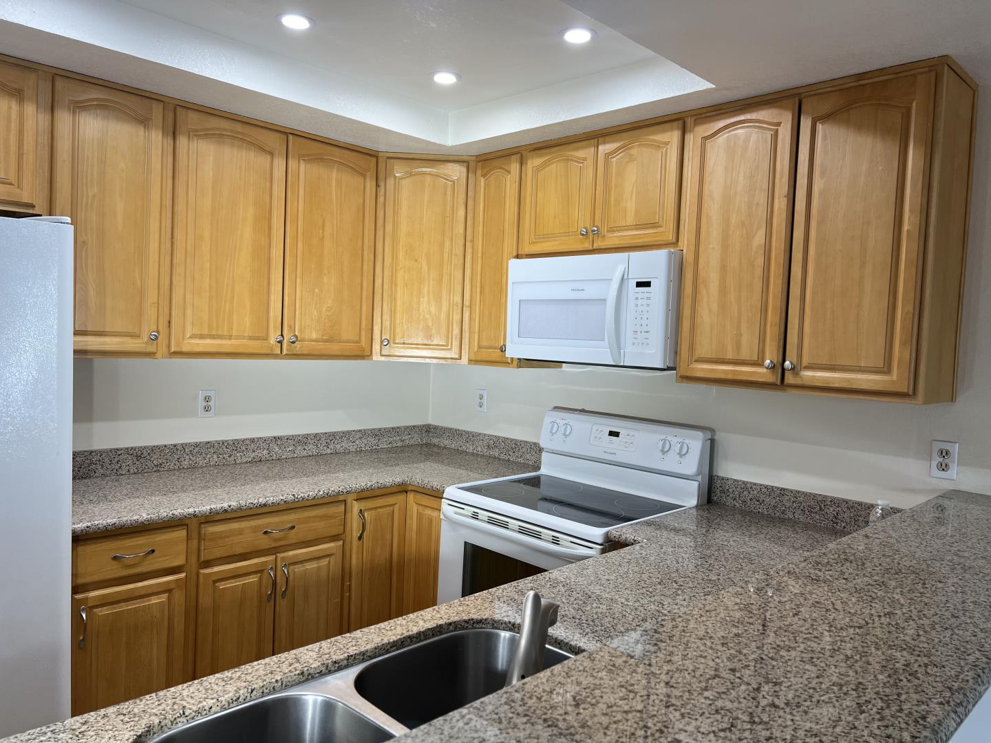 Detail Gallery Image 5 of 21 For 85 Silcreek Dr, San Jose,  CA 95116 - 2 Beds | 2 Baths