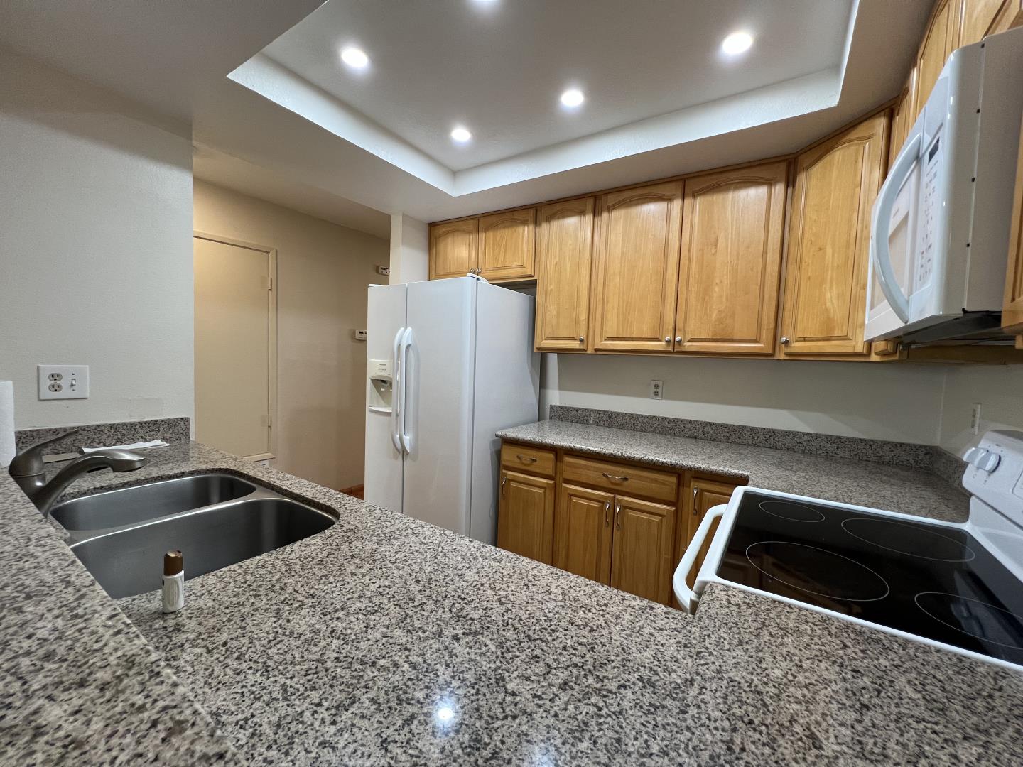 Detail Gallery Image 6 of 21 For 85 Silcreek Dr, San Jose,  CA 95116 - 2 Beds | 2 Baths
