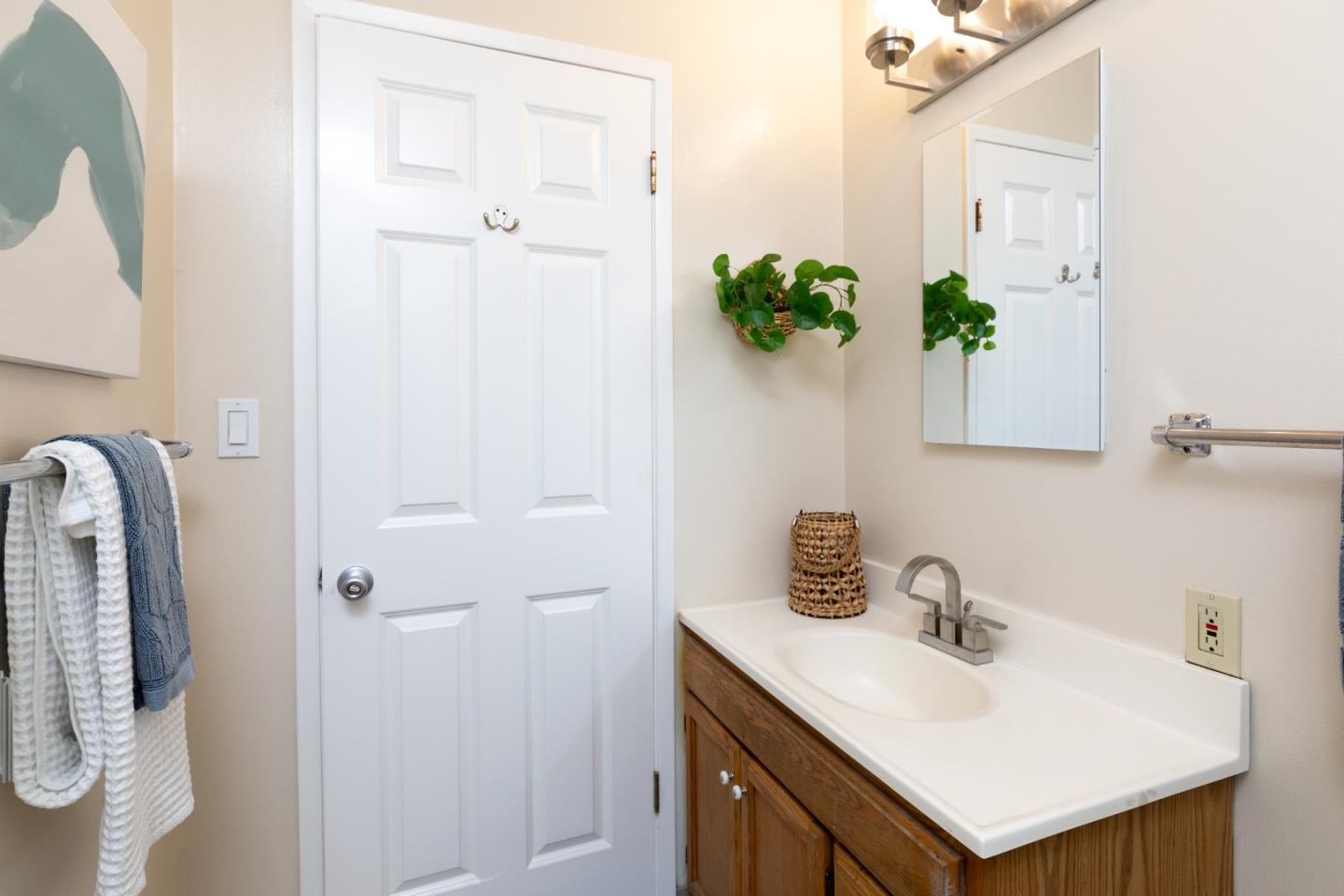 Detail Gallery Image 17 of 32 For 245 Spreckels Dr, Aptos,  CA 95003 - 3 Beds | 2 Baths