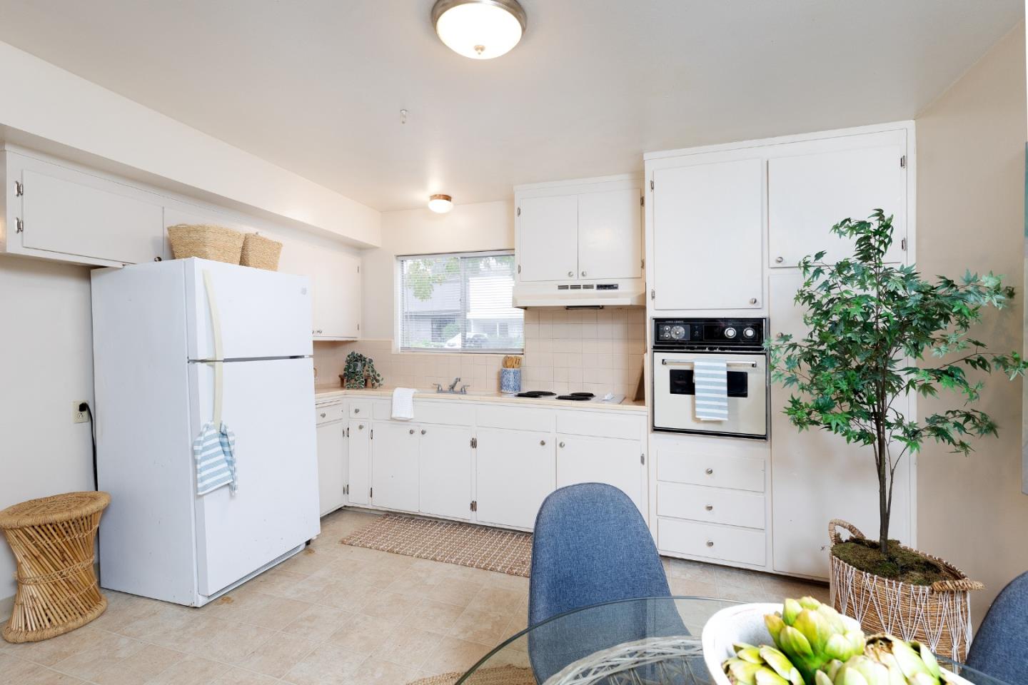 Detail Gallery Image 6 of 32 For 245 Spreckels Dr, Aptos,  CA 95003 - 3 Beds | 2 Baths
