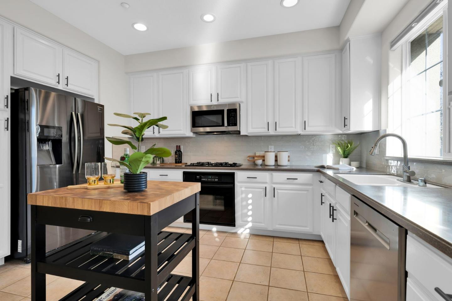 Detail Gallery Image 18 of 66 For 3405 Vittoria Pl #5,  San Jose,  CA 95136 - 3 Beds | 2/1 Baths