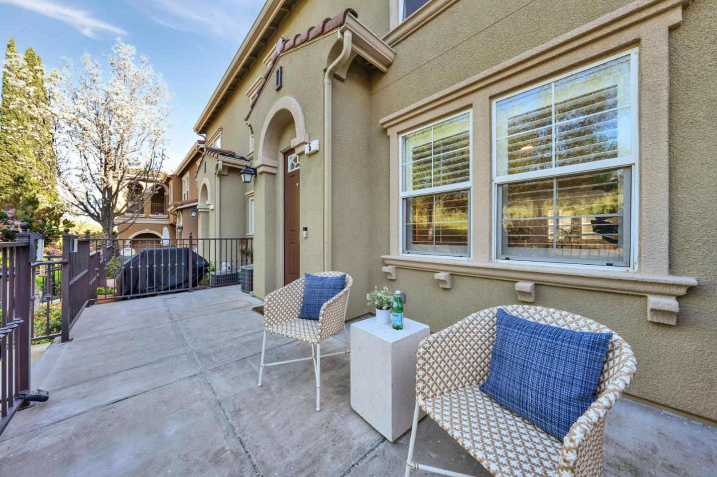 Detail Gallery Image 8 of 66 For 3405 Vittoria Pl #5,  San Jose,  CA 95136 - 3 Beds | 2/1 Baths