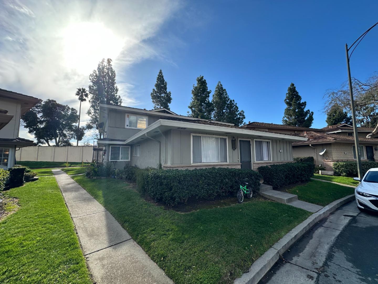 Detail Gallery Image 1 of 1 For 2486 Golzio Ct #1,  San Jose,  CA 95113 - 2 Beds | 1 Baths