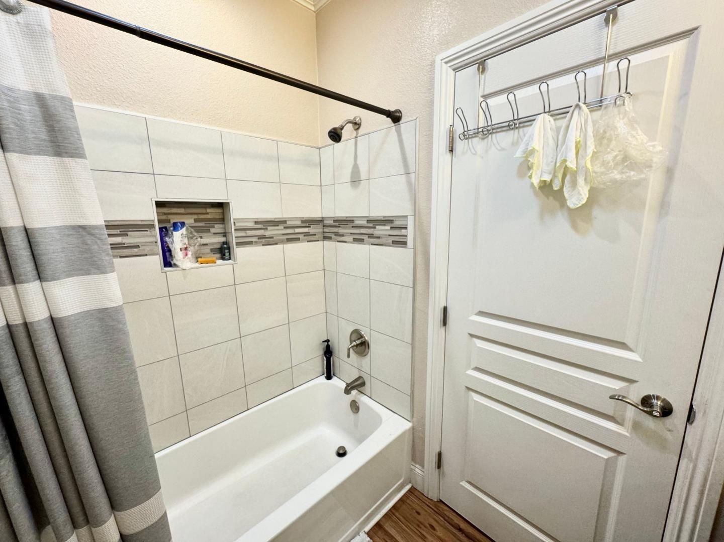 Detail Gallery Image 3 of 14 For 1350 Oakland Rd #147,  San Jose,  CA 95112 - 3 Beds | 2 Baths