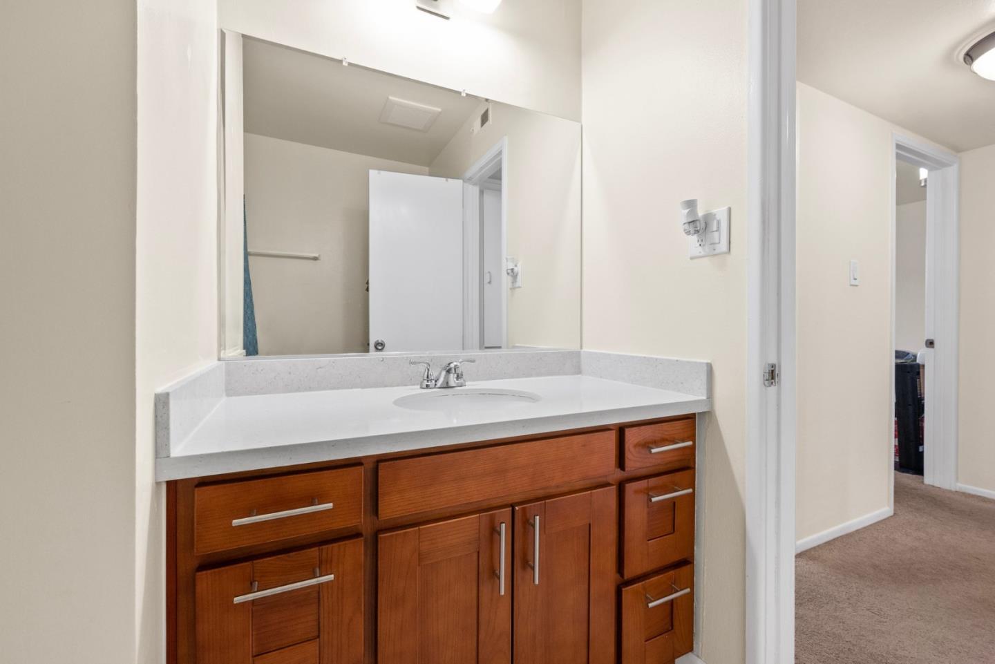Detail Gallery Image 18 of 31 For 3045 Los Prados St #216,  San Mateo,  CA 94403 - 2 Beds | 2 Baths