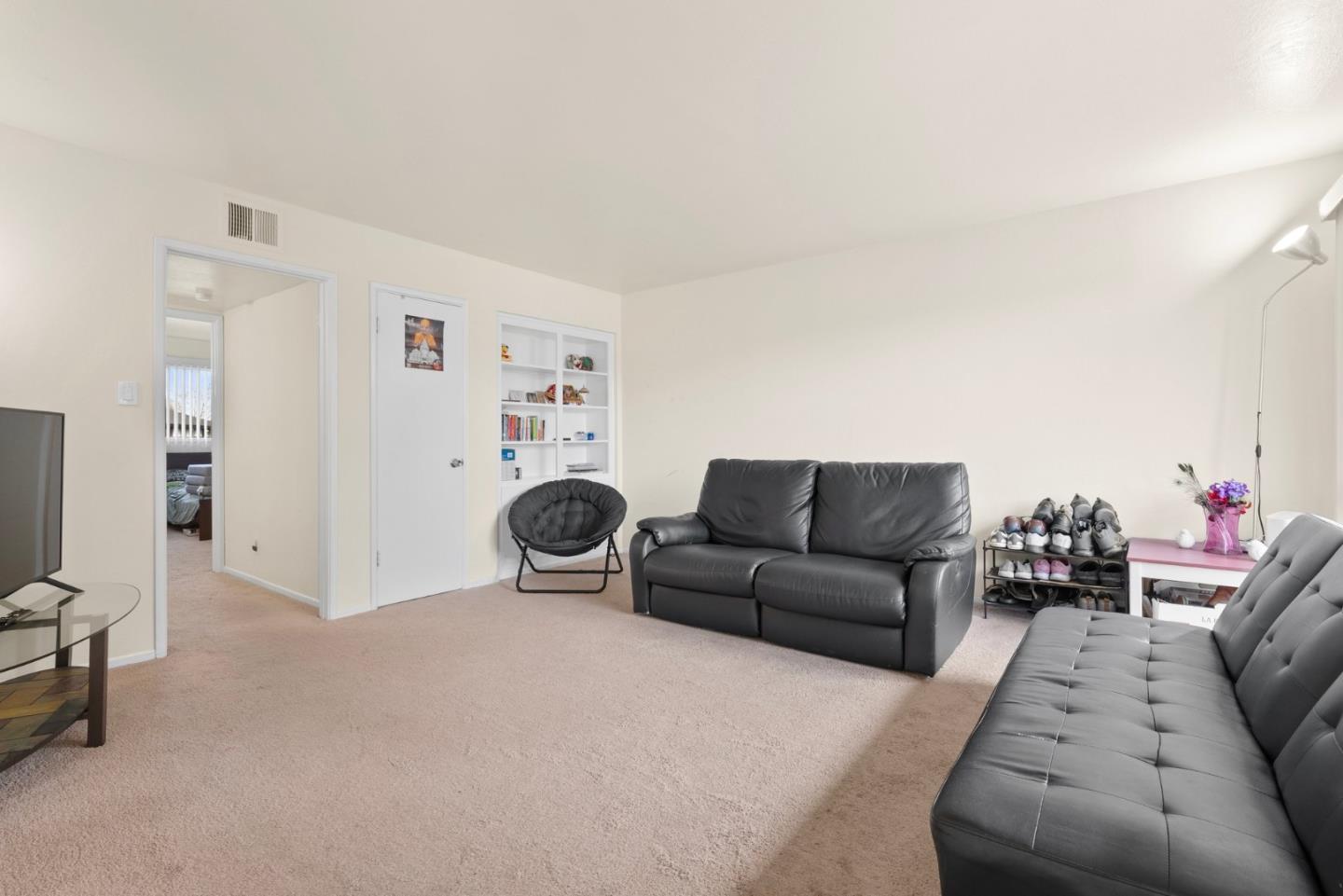 Detail Gallery Image 8 of 35 For 3045 Los Prados St #216,  San Mateo,  CA 94403 - 2 Beds | 2 Baths