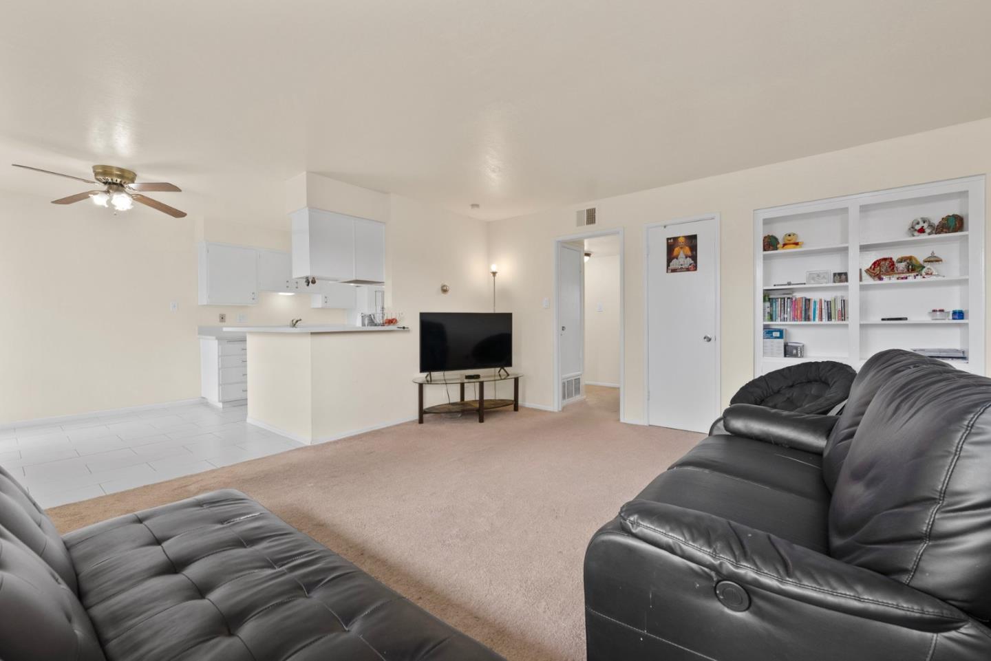 Detail Gallery Image 9 of 35 For 3045 Los Prados St #216,  San Mateo,  CA 94403 - 2 Beds | 2 Baths