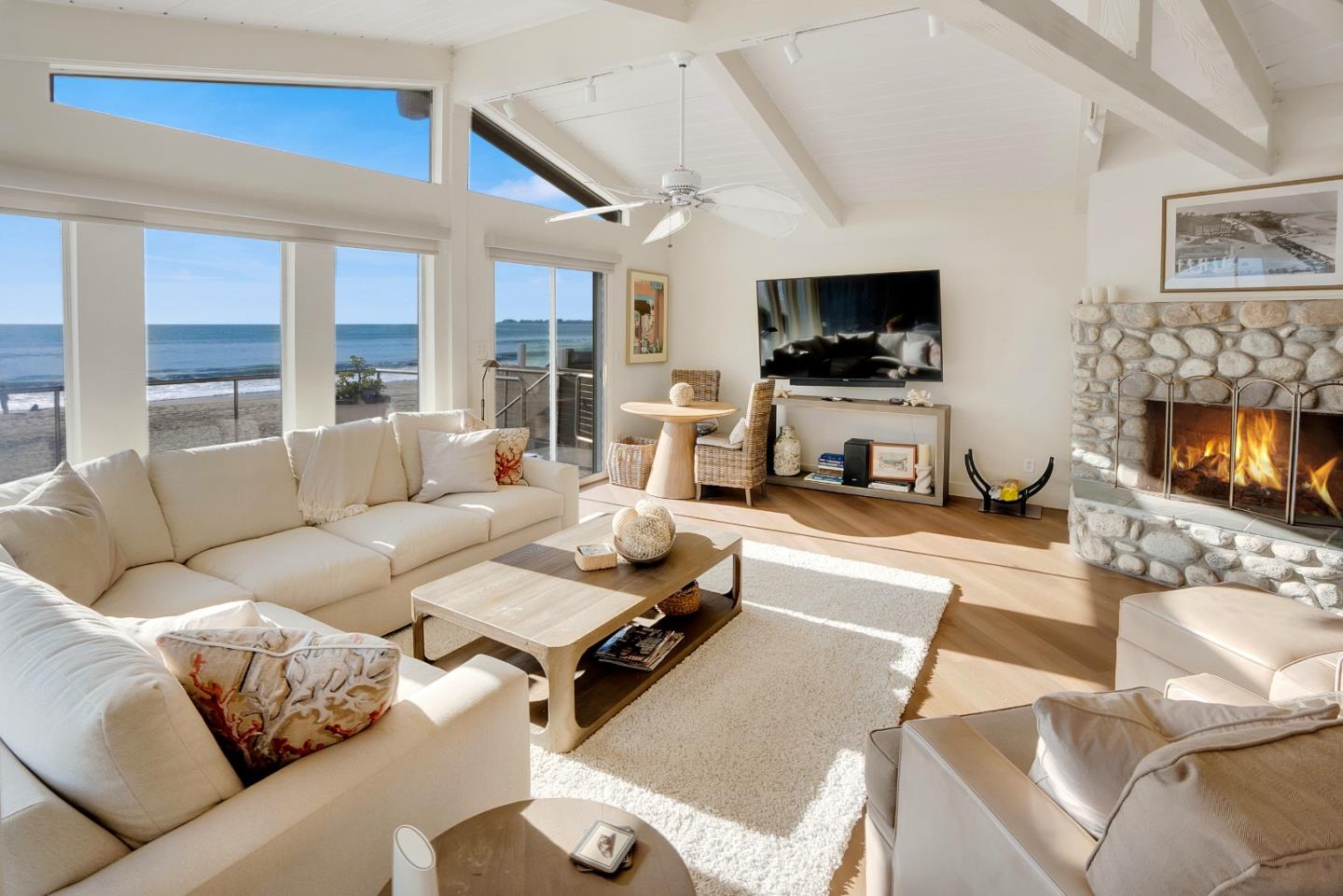 Detail Gallery Image 1 of 49 For 545 Beach Dr, Aptos,  CA 95003 - 5 Beds | 4/1 Baths