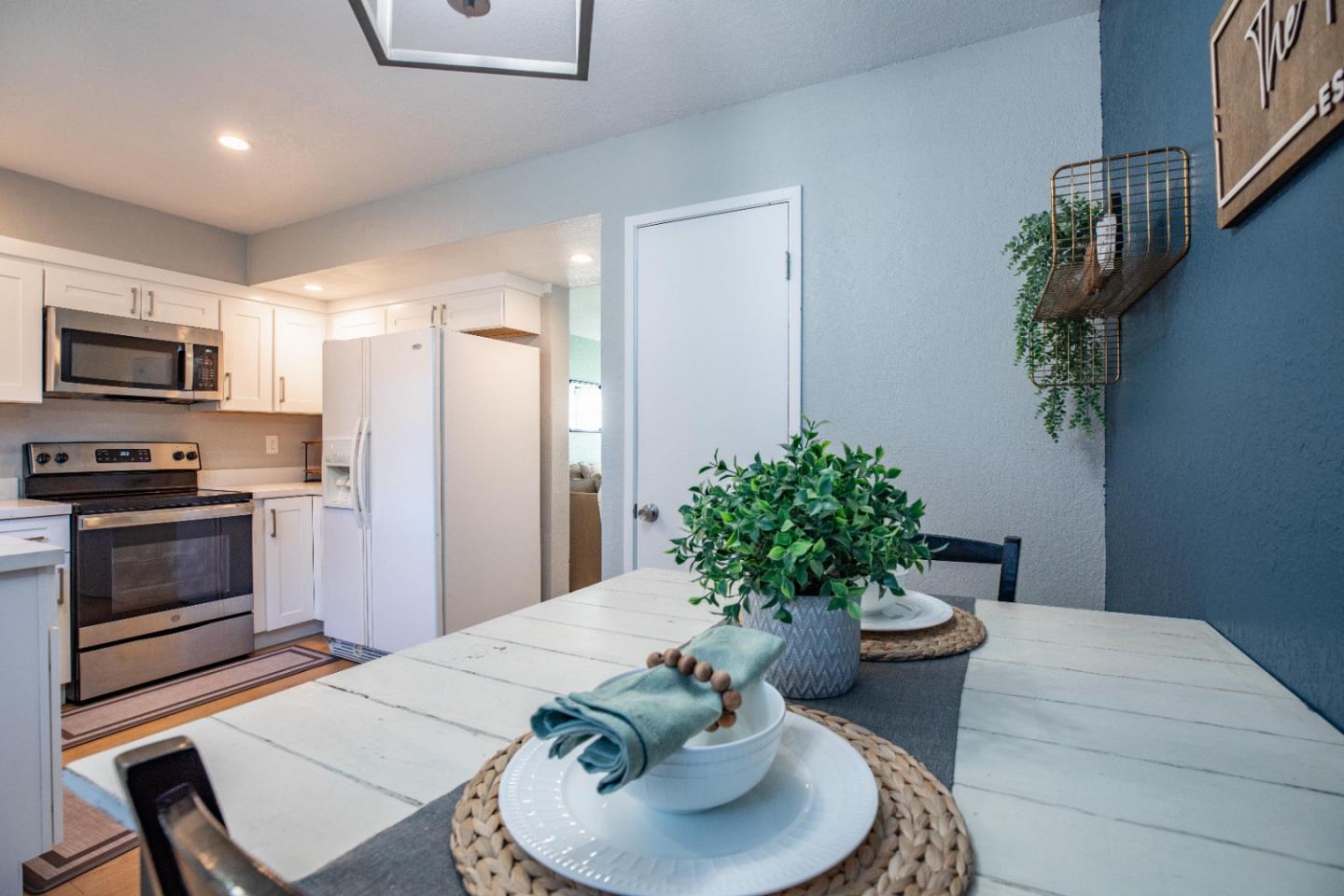 Detail Gallery Image 9 of 24 For 140 Gibson Dr #13,  Hollister,  CA 95023 - 2 Beds | 1/1 Baths