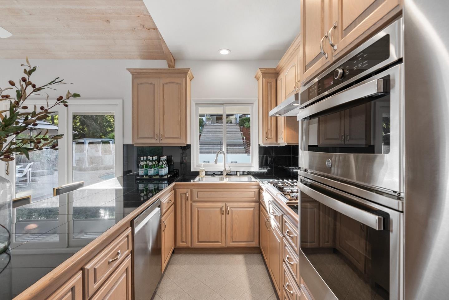 Detail Gallery Image 64 of 89 For 12720 Viscaino Rd, Los Altos Hills,  CA 94022 - 4 Beds | 5/1 Baths
