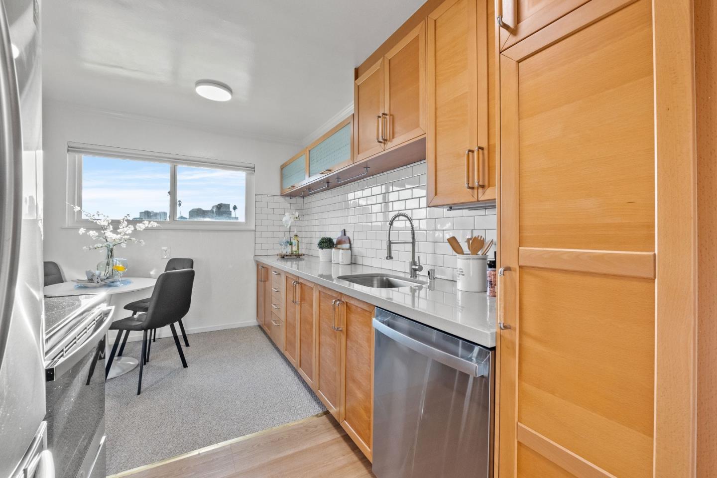 Detail Gallery Image 13 of 27 For 321 Warwick Ave #302,  Oakland,  CA 94610 - 2 Beds | 2 Baths