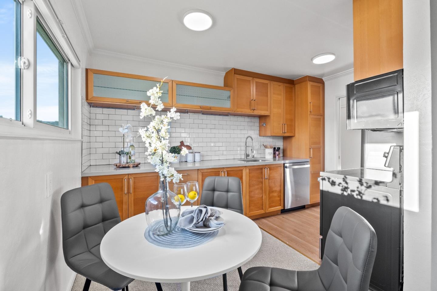 Detail Gallery Image 14 of 27 For 321 Warwick Ave #302,  Oakland,  CA 94610 - 2 Beds | 2 Baths