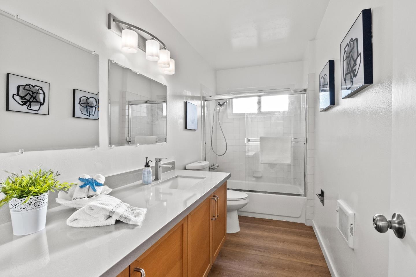 Detail Gallery Image 16 of 27 For 321 Warwick Ave #302,  Oakland,  CA 94610 - 2 Beds | 2 Baths