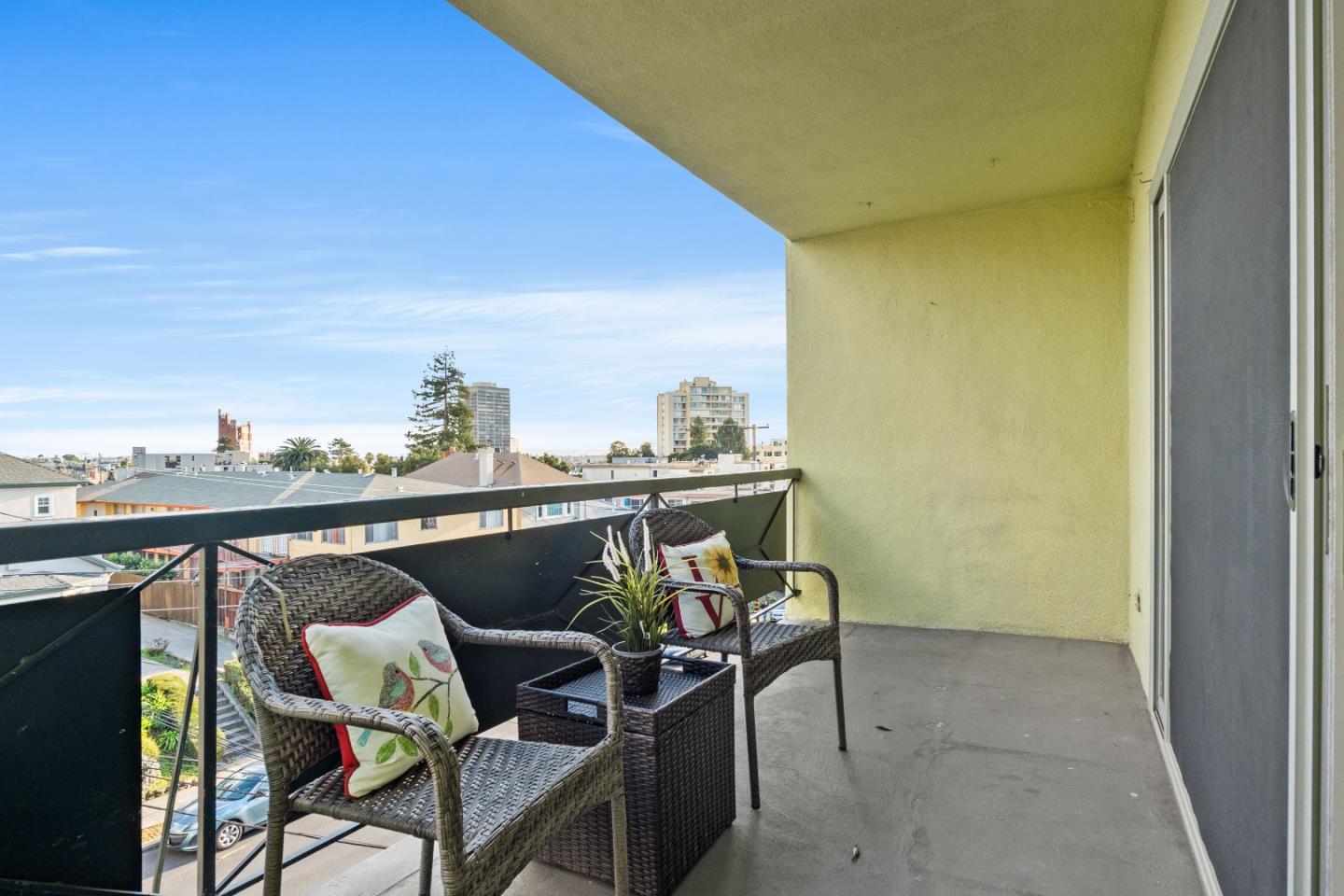 Detail Gallery Image 25 of 27 For 321 Warwick Ave #302,  Oakland,  CA 94610 - 2 Beds | 2 Baths