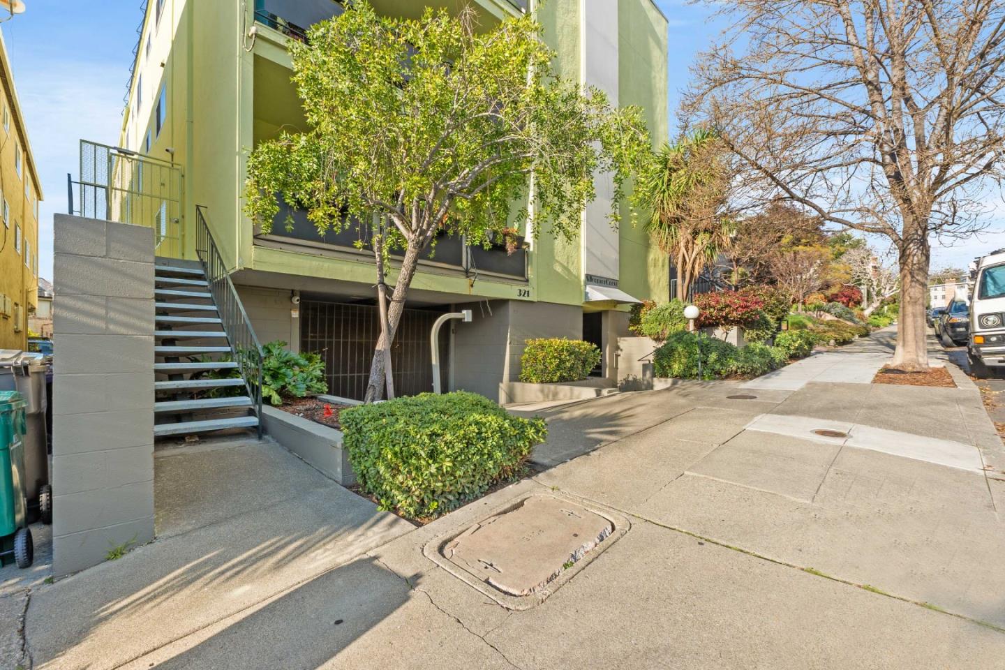 Detail Gallery Image 5 of 27 For 321 Warwick Ave #302,  Oakland,  CA 94610 - 2 Beds | 2 Baths