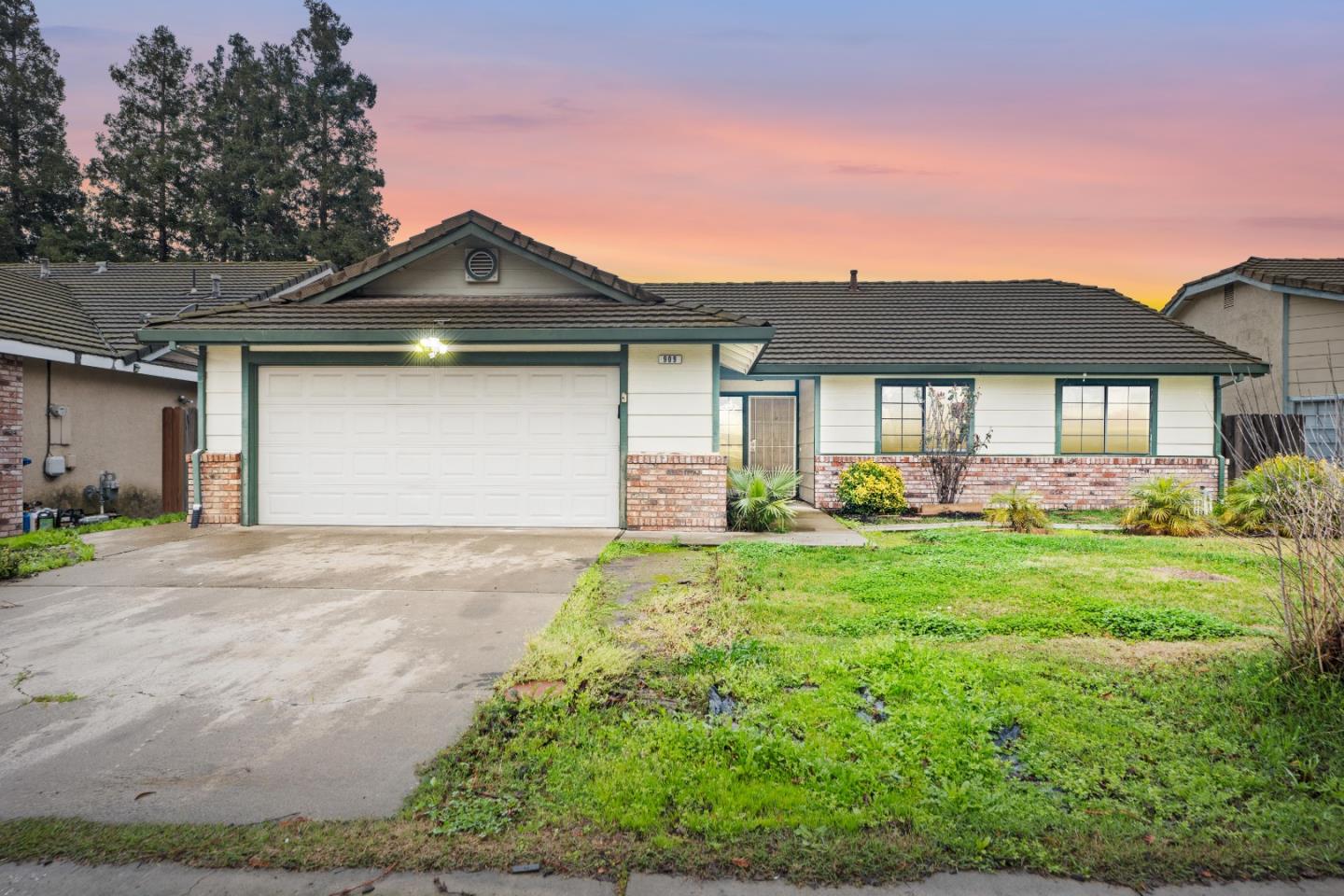 Detail Gallery Image 1 of 1 For 909 N Rosemore Ave, Modesto,  CA 95358 - 3 Beds | 2 Baths