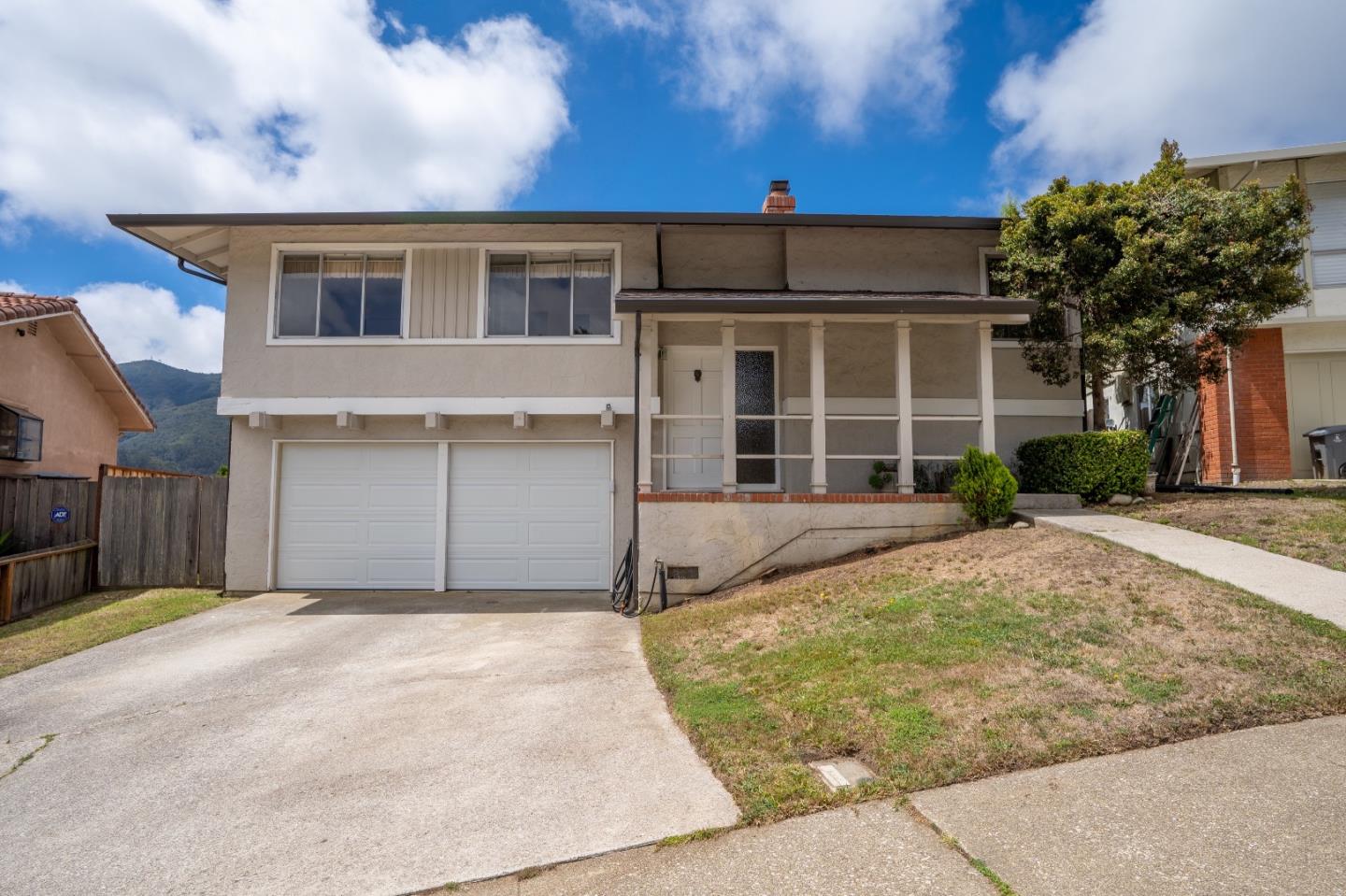 1091 Park Pacifica Ave, Pacifica, CA 94044