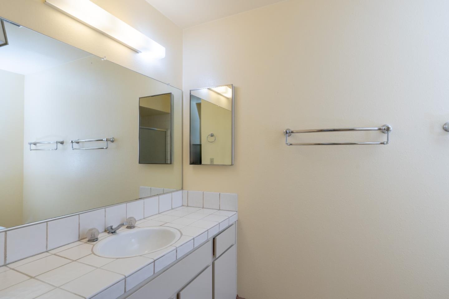 Detail Gallery Image 22 of 32 For 7 via Joaquin #11,  Monterey,  CA 93940 - 2 Beds | 2/1 Baths