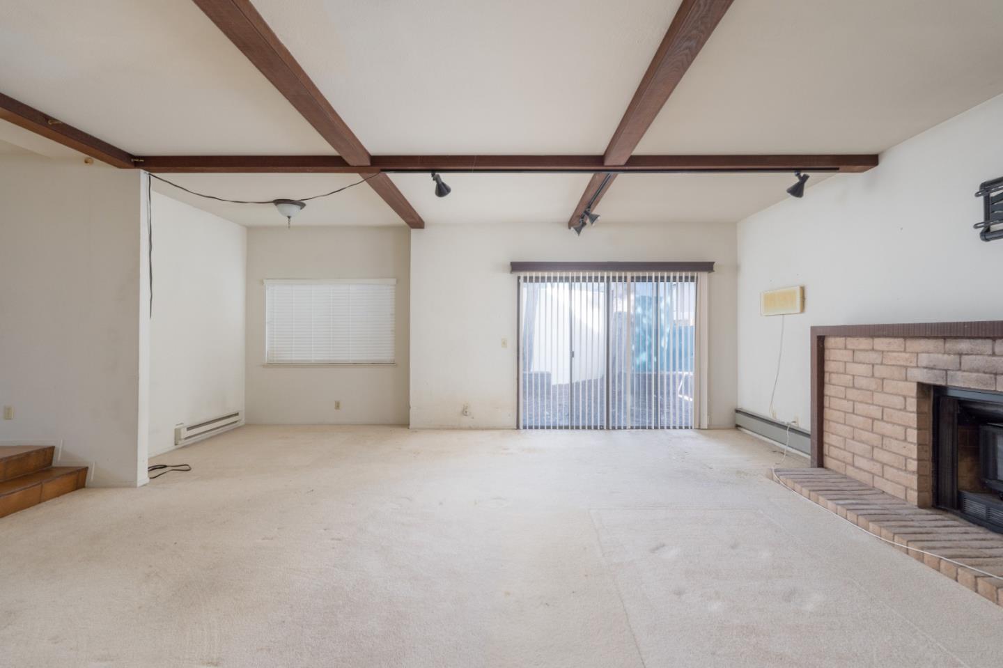 Detail Gallery Image 9 of 32 For 7 via Joaquin #11,  Monterey,  CA 93940 - 2 Beds | 2/1 Baths
