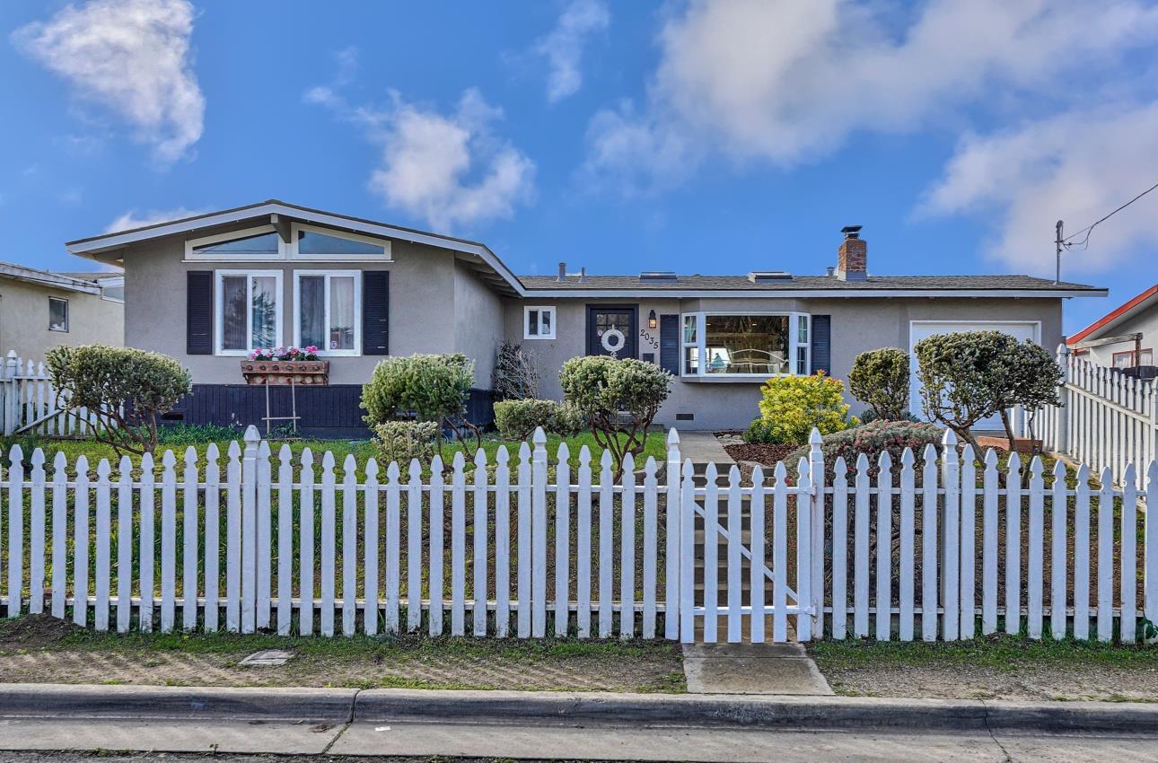 Detail Gallery Image 1 of 1 For 2035 Hacienda St, Seaside,  CA 93955 - 3 Beds | 2 Baths