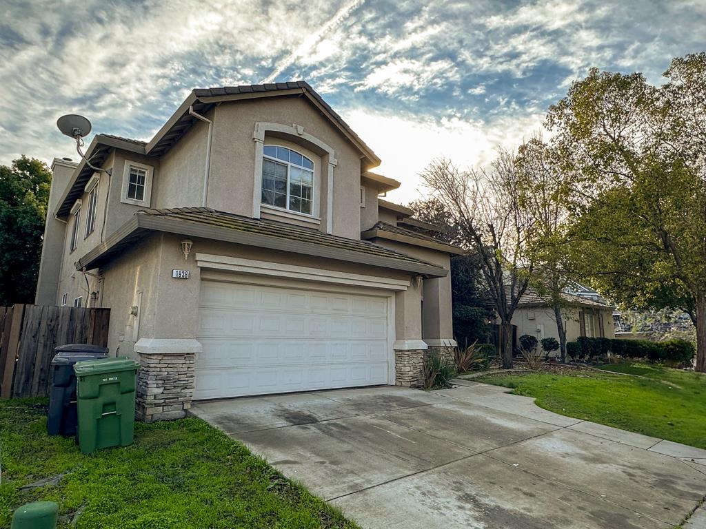 Detail Gallery Image 1 of 1 For 1936 Petunia Way, Tracy,  CA 95376 - 5 Beds | 3/1 Baths