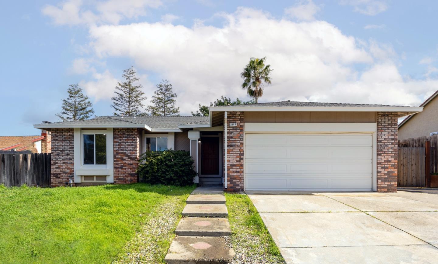 2215 Jacqueline Drive, Pittsburg, CA 