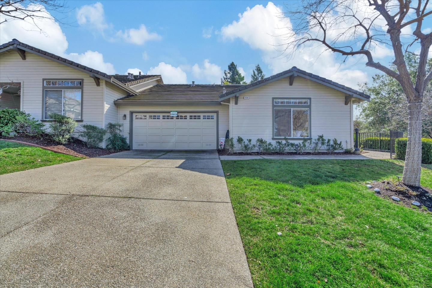 Detail Gallery Image 1 of 1 For 8604 Vineyard Creek Ct, San Jose,  CA 95135 - 2 Beds | 2/1 Baths