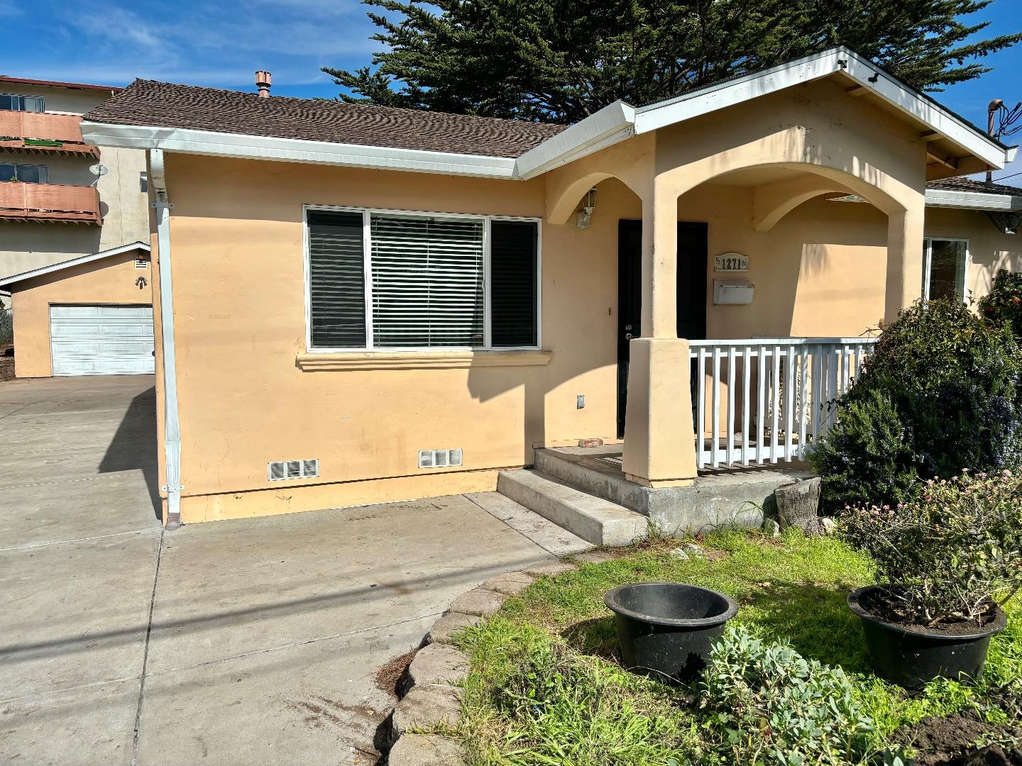 Photo of 1271 Ord Grove Ave in Seaside, CA