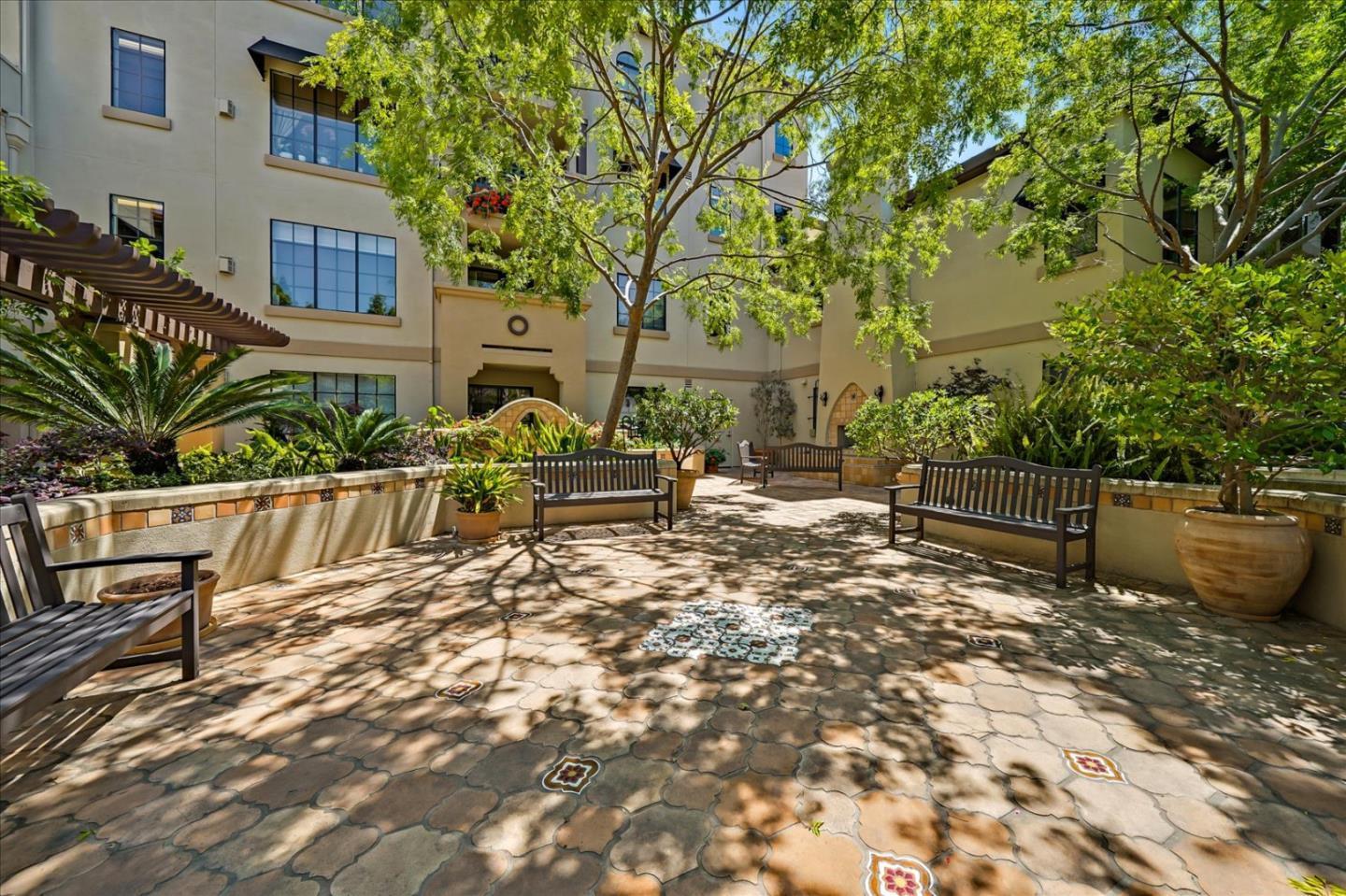 Detail Gallery Image 4 of 32 For 633 Elm St #417,  San Carlos,  CA 94070 - 2 Beds | 2 Baths