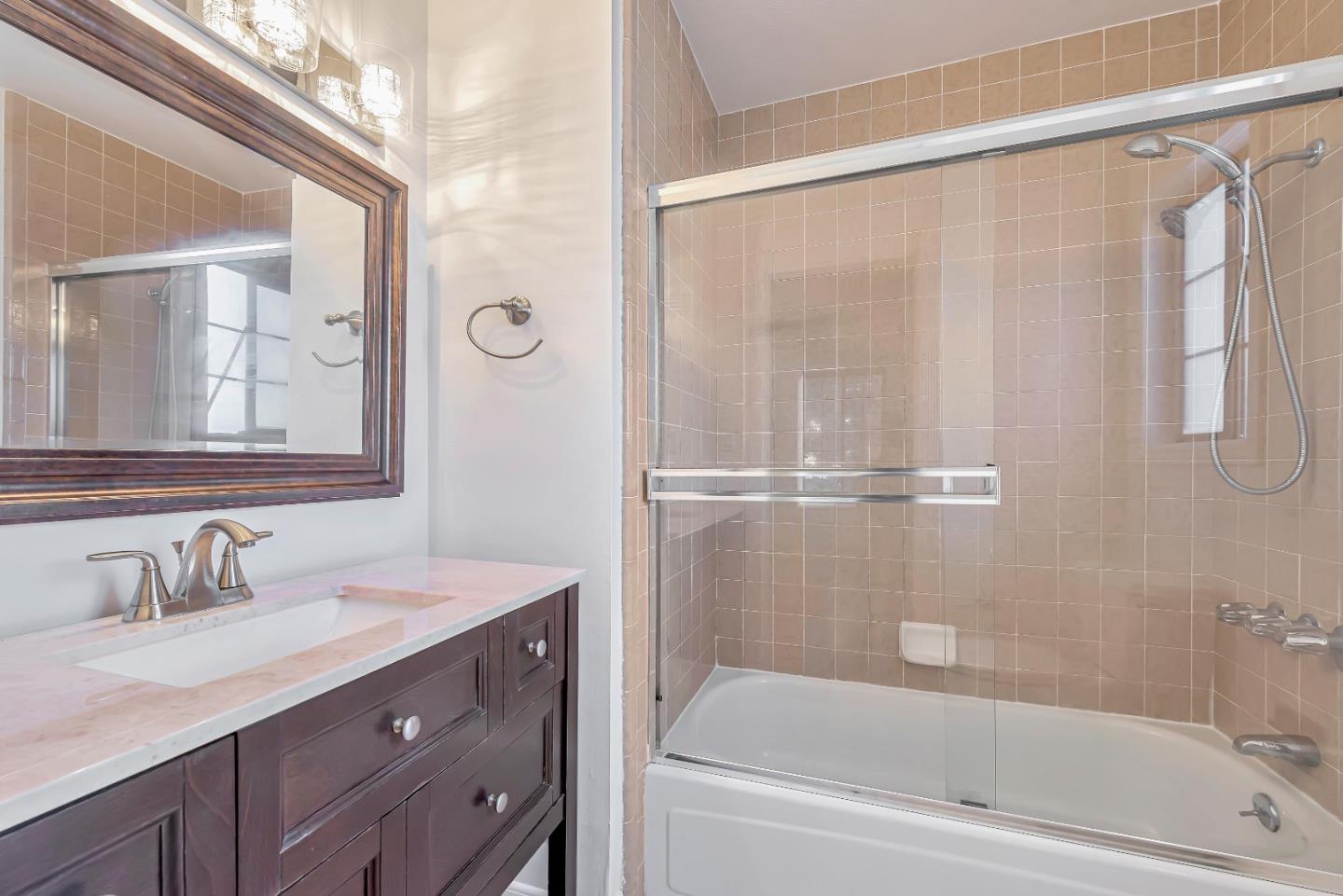 Detail Gallery Image 15 of 25 For 1432 San Carlos Ave #3,  San Carlos,  CA 94070 - 2 Beds | 2/1 Baths