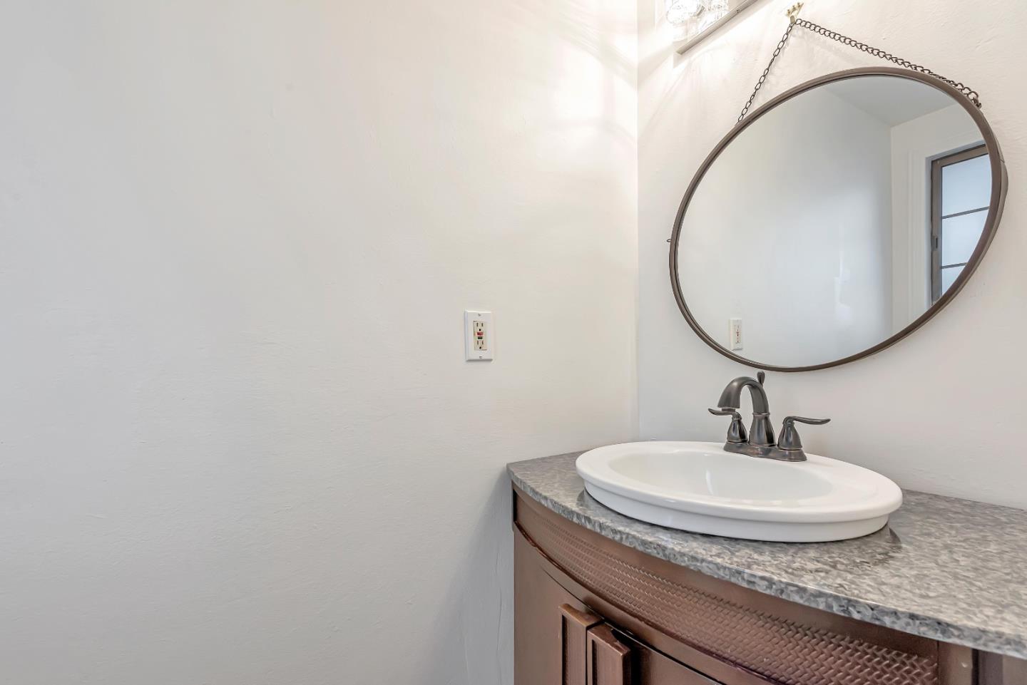 Detail Gallery Image 16 of 25 For 1432 San Carlos Ave #3,  San Carlos,  CA 94070 - 2 Beds | 2/1 Baths
