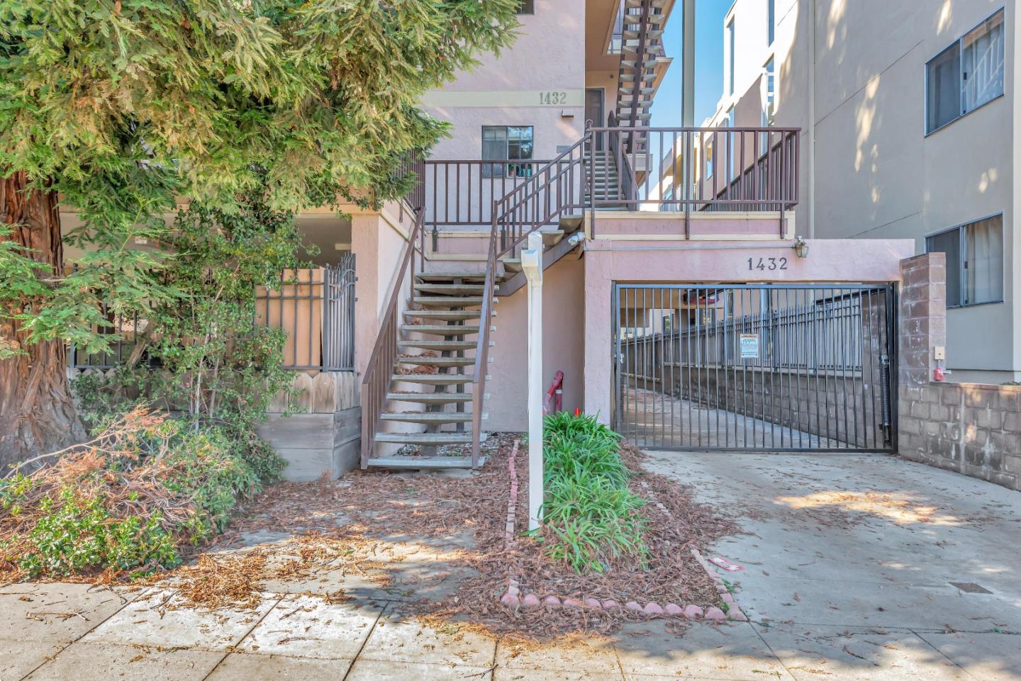 Detail Gallery Image 23 of 25 For 1432 San Carlos Ave #3,  San Carlos,  CA 94070 - 2 Beds | 2/1 Baths