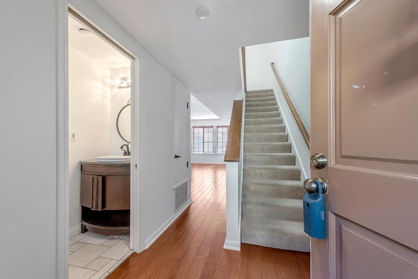Detail Gallery Image 3 of 25 For 1432 San Carlos Ave #3,  San Carlos,  CA 94070 - 2 Beds | 2/1 Baths