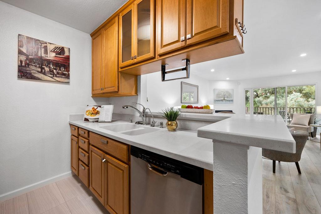 Detail Gallery Image 13 of 52 For 381 Half Moon Ln. #207,  Daly City,  CA 94015 - 1 Beds | 1 Baths