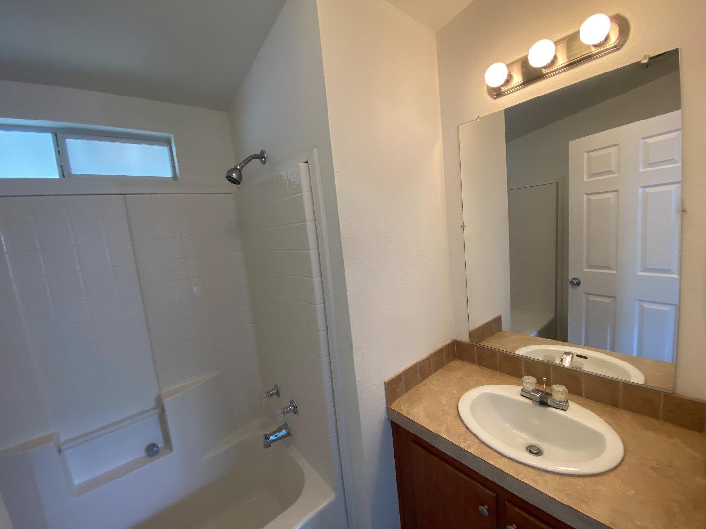 Detail Gallery Image 11 of 36 For 150 Kern St #95,  Salinas,  CA 93901 - 2 Beds | 2 Baths