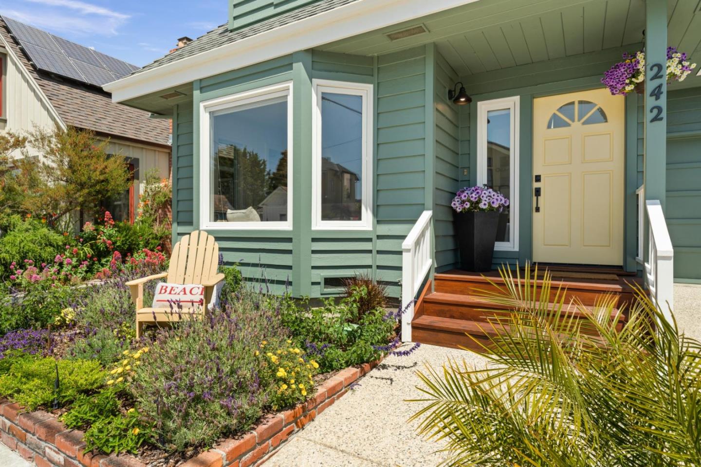 Detail Gallery Image 1 of 37 For 242 2nd Ave, Santa Cruz,  CA 95062 - 3 Beds | 2 Baths